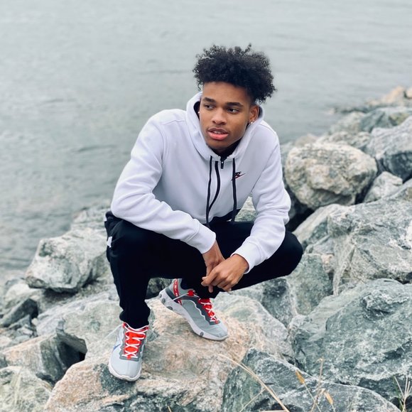 Meet your Posher, Devonte - Picture 1 of 1